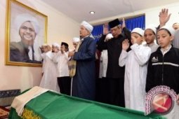 Jamaah Majelis Rasulullah Penuhi Jalan Pasar Minggu