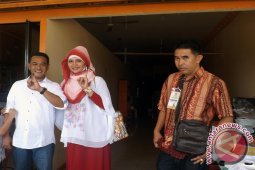Pasangan Iwan-Acui Gunakan Hak Suara