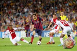 Messi Hattrick Saat Barcelona Kalahkan Ajax