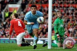 Arsenal Pimpin Klasemen, MU Terjungkal