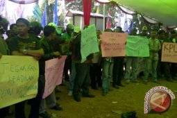 Ratusan Warga Kubu Raya Tuntut Netralitas KPU Kubu Raya