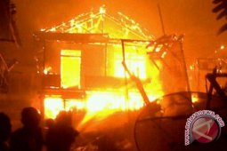 Anak marah membakar rumah