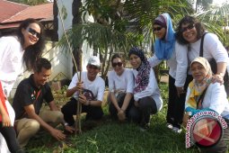 Alumni SMAN I Pontianak Tanam Pohon Penghijauan
