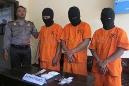Tahan Pengedar Pil