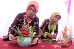 LOMBA MERANGKAI BUNGA