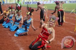 TARI DAYAK DI AJANG PORWANAS XI