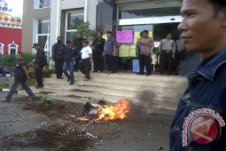 Satpam di Depok demo tuntut keadilan
