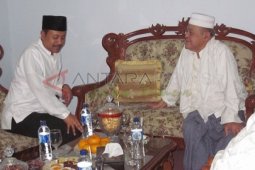 Gus Ipul "Sowan" ke KH Idris Marzuki
