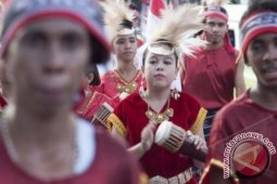 Busana Adat Daerah Maluku