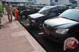 Sebelas legislator Bekasi menolak pulangkan mobil lama