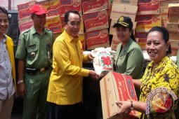 Mukmin Faisyal Bantu Korban Kebakaran Pasar Pagi