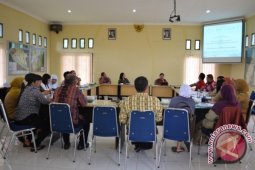 Bidan Medis dan Bidan Tradisional Sepakati Tekan AKI-AKB