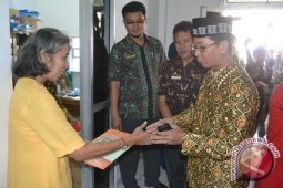 Gubernur serahkan bantuan bagi korban badai ekstrem