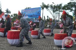 Anggota TNI tampilkan atraksi dol