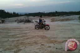 Wisata Adrenalin Hamparan Pasir bagi Pecinta Motor Cross