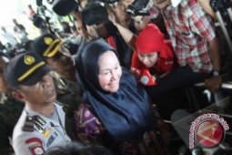Ratu Atut dan rakyatnya