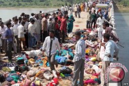 Sedikitnya 115 Tewas di Jembatan Dekat Kuil Hindu India