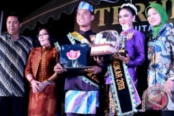 Agung dan Aulia Duta Wisata Kukar 2013