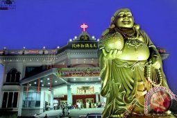 Dua Menteri Resmikan Vihara Maitreya Kalbar