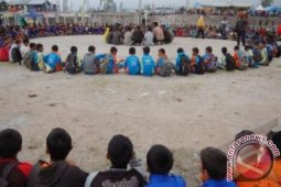 MENTAS DI SENAYAN, KEHORMATAN BAGI DIDONG GAYO