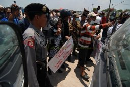 Hadang Pegerjaan Tol