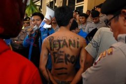 Pertanyakan Perda Tembakau