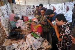 Jurnalis Liputan Batik