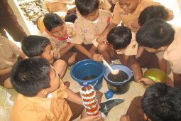 Siswa SDN Bantarjati 9 Bogor produksi biodiesel