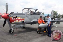 SUPER TUCANO MENDARAT DI SYAMSUDIN NOOR