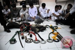 Polisi Sukabumi Tangkap Belasan Pelajar Bersenjata Tajam