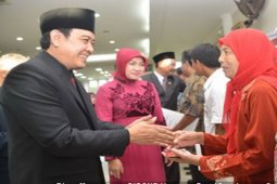 Bupati Karawang minta masyarakat budayakan "bebersih" lingkungan