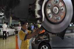 Kemenakertrans siapkan 12.000 montir bersertifikat