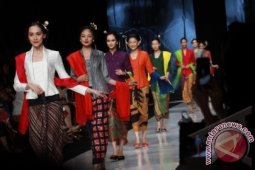 Parade Kain Karya Obin