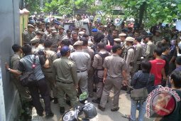 Pemkot Bekasi bongkar sejumlah portal swadaya warga