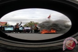TUNTUT LAPANGAN PEKERJAAN
