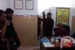 Polisi tes urine mahasiswa usai berunjuk rasa