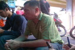 Pengabdian Kamaludin Pada Warga yang Kebanjiran