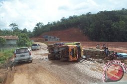 Kubangan Lumpur Jalan Sosok - Tayan