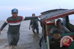 Danau Surut Arus, Transportasi Tersendat
