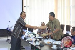 Kewot Serahkan Berkas Tuntutan Hibah Rumah Dinas
