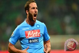 Dua gol Higuain bantu Napoli kalahkan Marseille