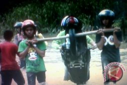 Banjir, Arus Transportasi Landak-Bengkayang Lumpuh