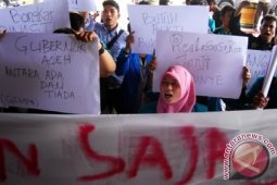 Mahasiswa Desak Gubernur Aceh Mundur
