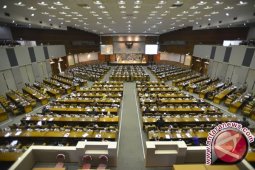 Kepercayaan kepada DPR terus turun