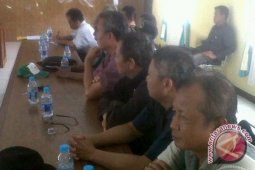 Warga Menyuke Datangi Polres, Tanyakan Kasus Korupsi Air Bersih