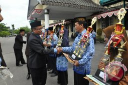 Pemkab Bangka Beri Penghargaan Kepada Tenaga Kesehatan