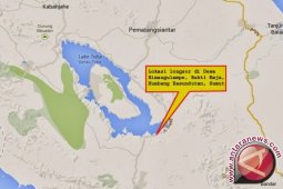 Jalan lintas dekat Toba tertutup longsor