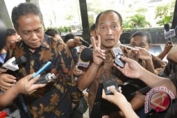 KPK tahan tersangka Century Budi Mulya