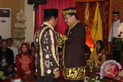 Wahid Terima Anugerah Sultan Banjar