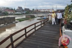 HSU Build Ulin Footbridge to Prevent Attrition